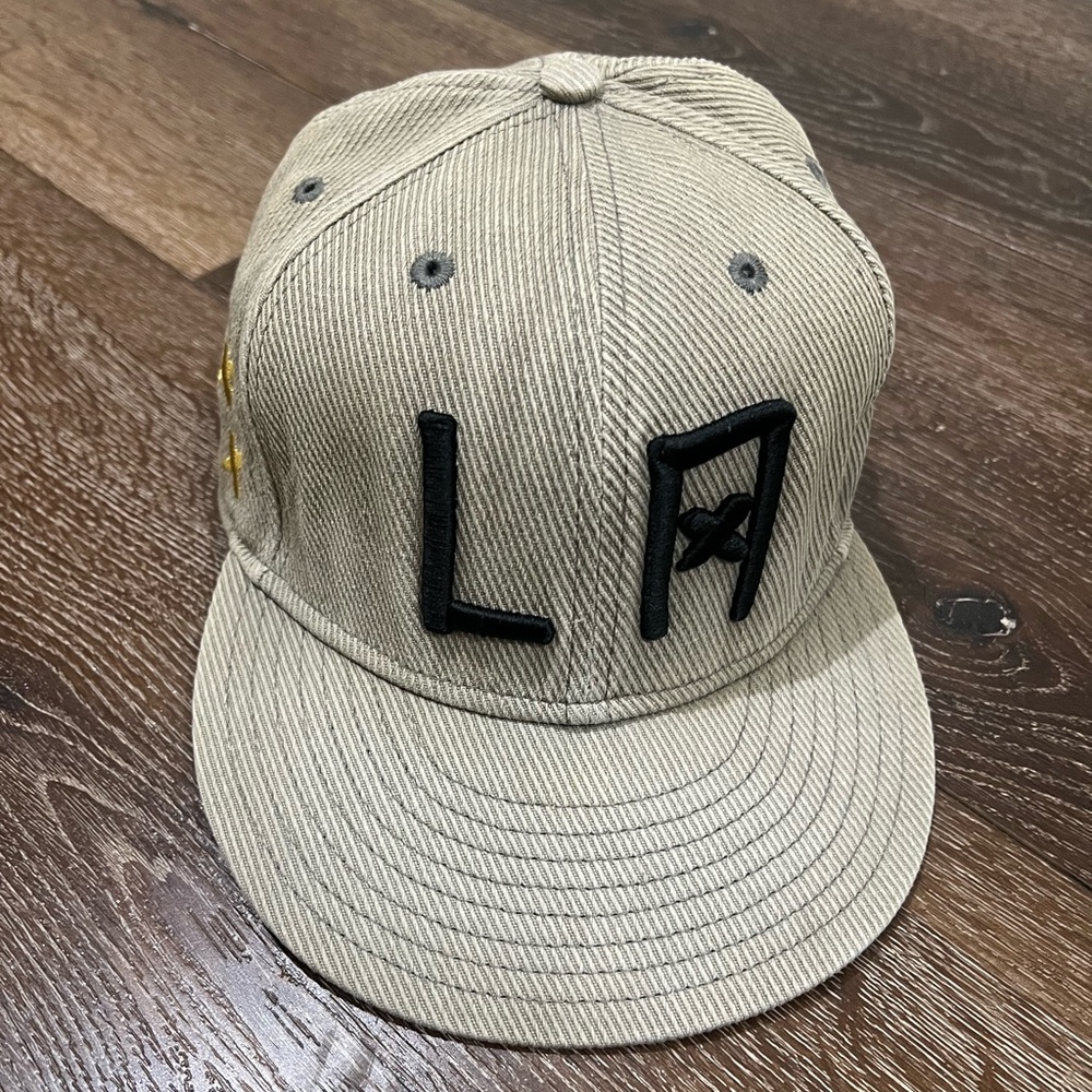 Huf LA new era cap with Black Embroidery gray